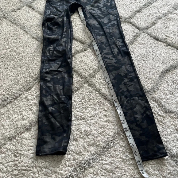 Spanx camo black leggings high rise slimming shiny small - Picture 5 of 7